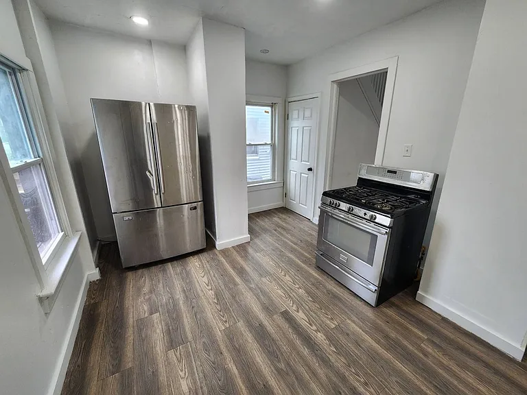 13900 Potomac Ave — Photo 12
