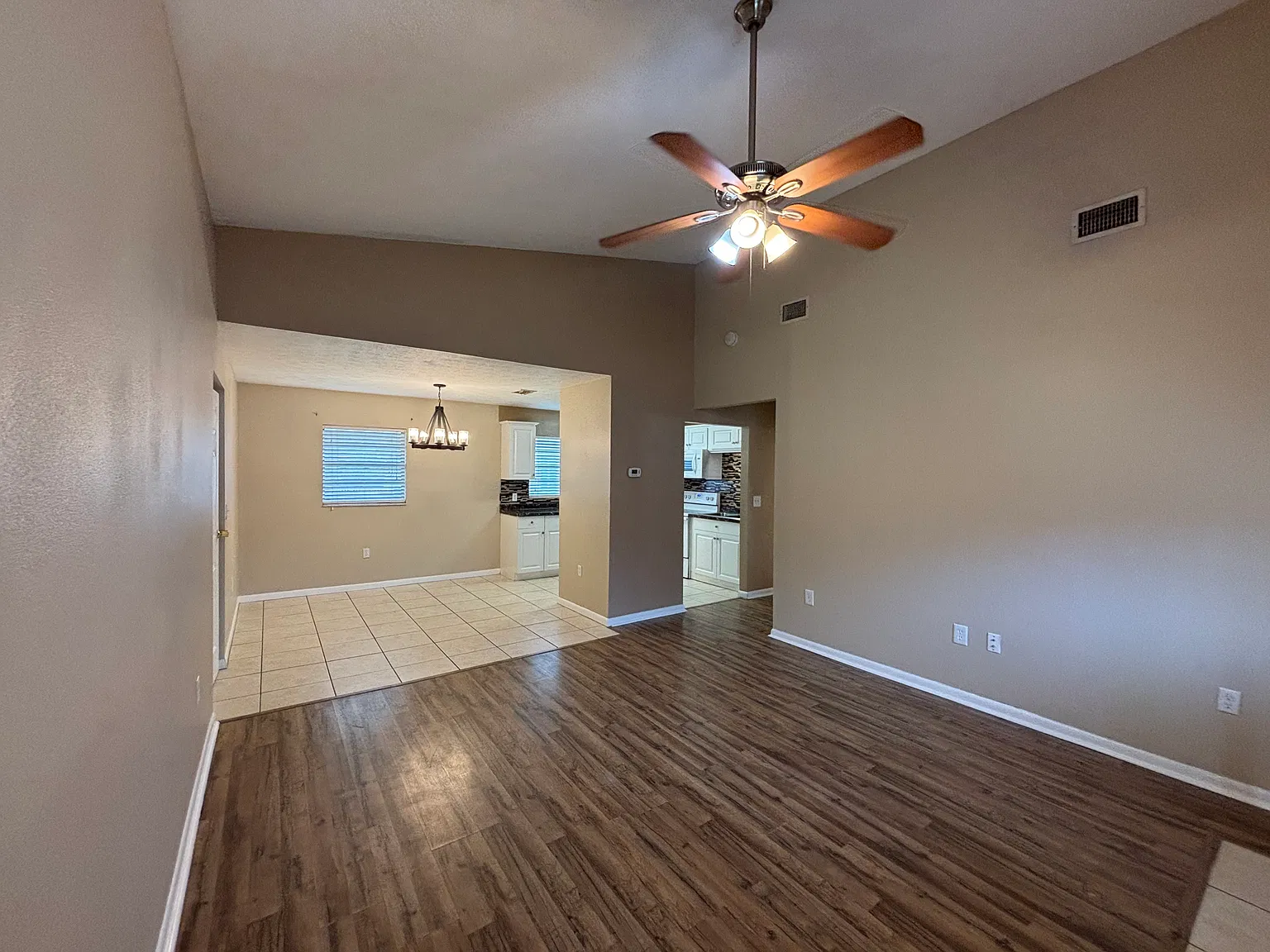 2-Bedroom, 1 Bath Duplex-Lake View-Land O Lakes — Photo 2