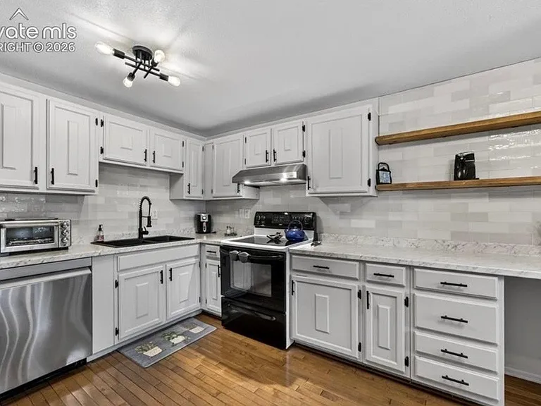 2071 Calle Fontana — Photo 12