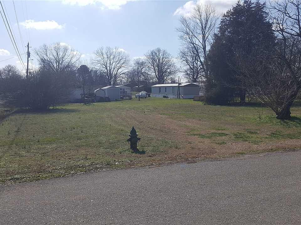 2nd image of 205 Maple St
