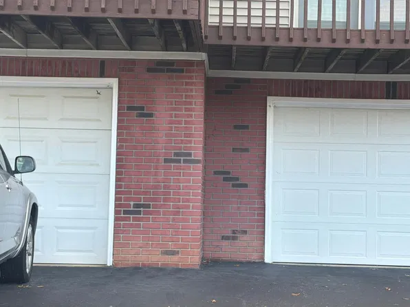 305 Cambridgeshire Ct, Johnson City, TN 37615