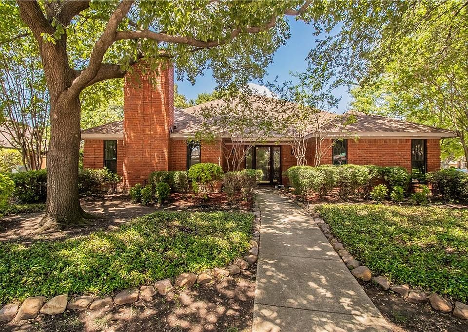 1529 Sugar Creek Drive. Welcome to your new home.