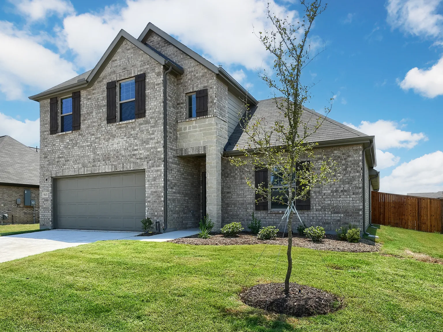 513 Brook View Dr — Photo 2