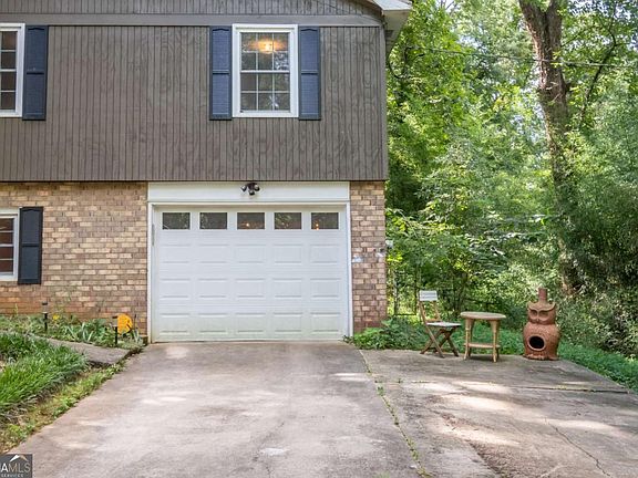 4th image of 210 Tall Tree Rd