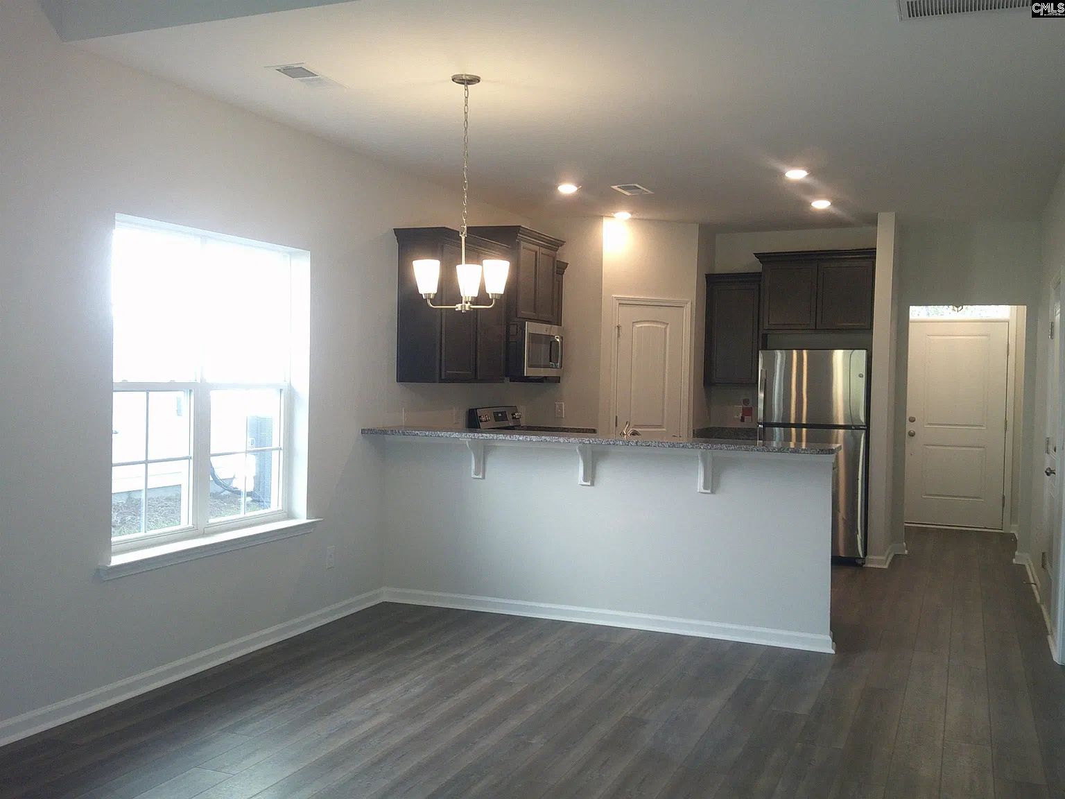 3 bed, 1719 sqft, $2,095 — Photo 3
