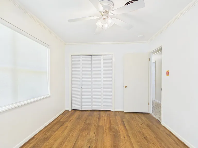 1206 Crenwelge Dr — Photo 16