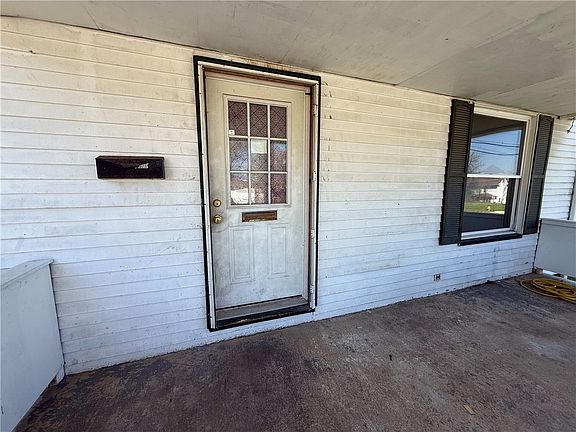 3rd image of 606 Chestnut St