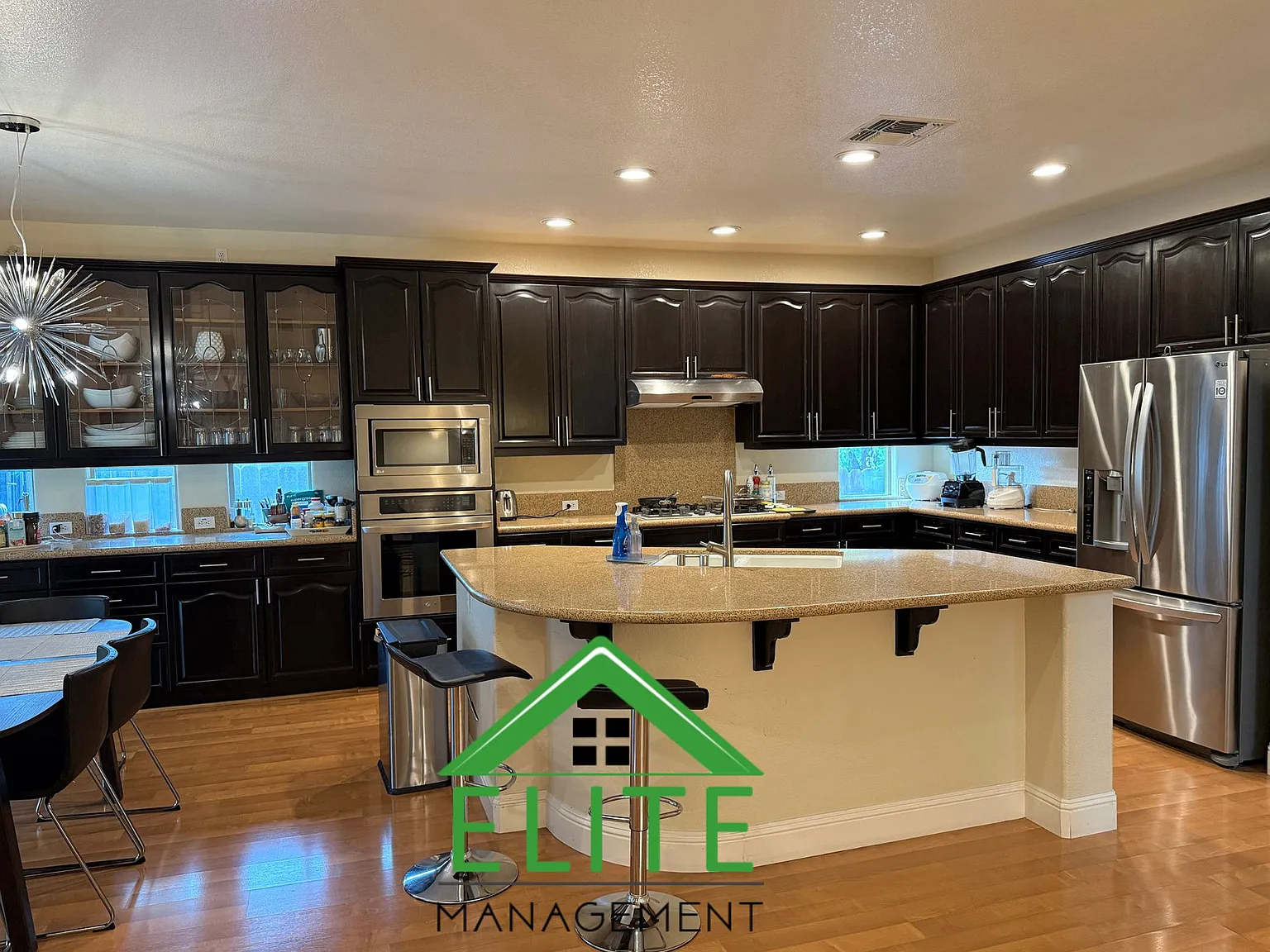 5 bed, 3230 sqft, $4,495 — Photo 4