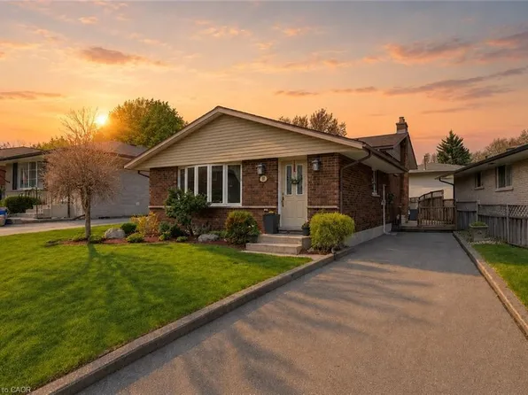 10 Bosworth Cres, Kitchener, ON N2E 1Z1