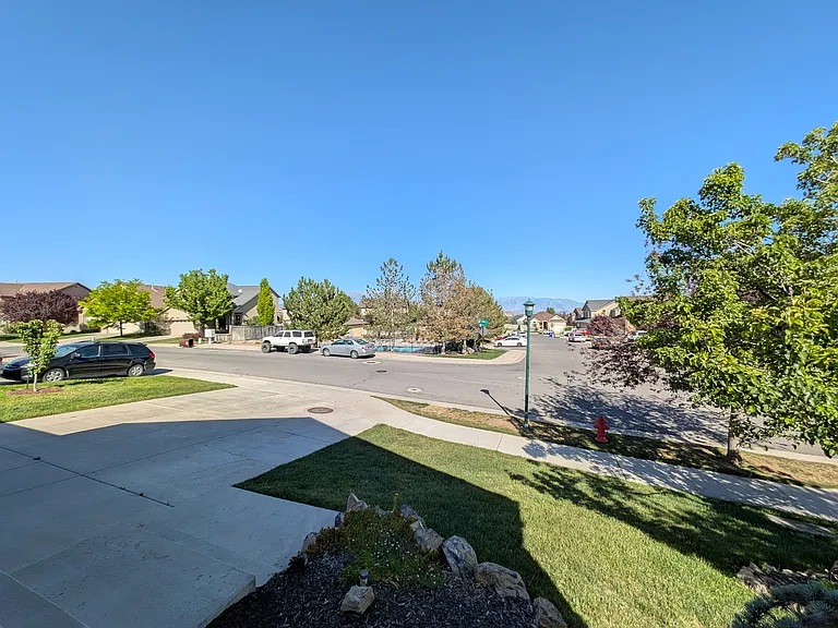 8743 N Franklin Dr — Photo 7