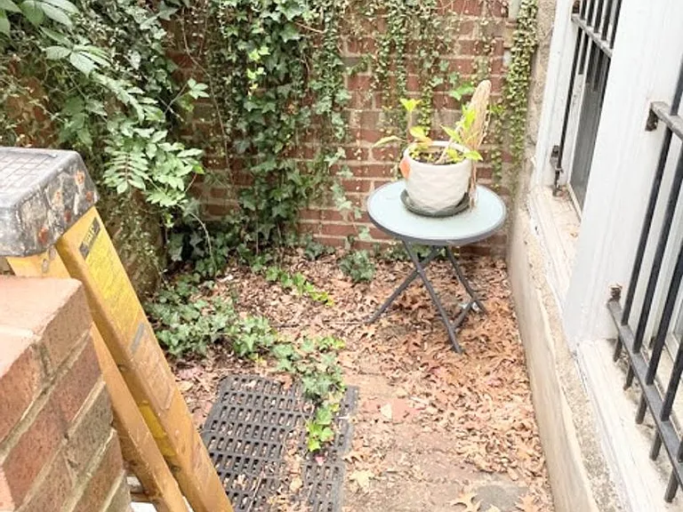 1351 Irving St, NW — Photo 26