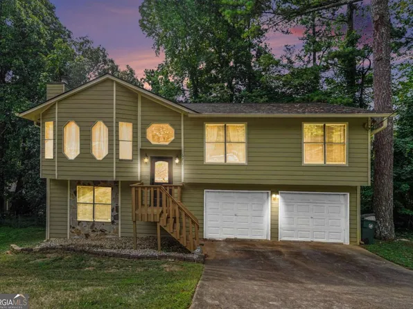 671 Pepperwood Trl, Stone Mountain, GA 30087