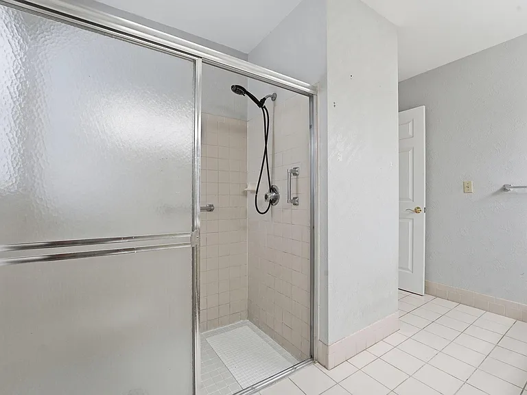 9284 Laurel Green Dr — Photo 20
