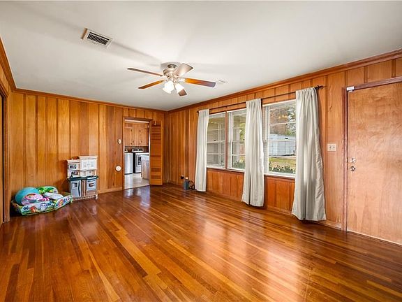 4th image of 110 W 7th Ave