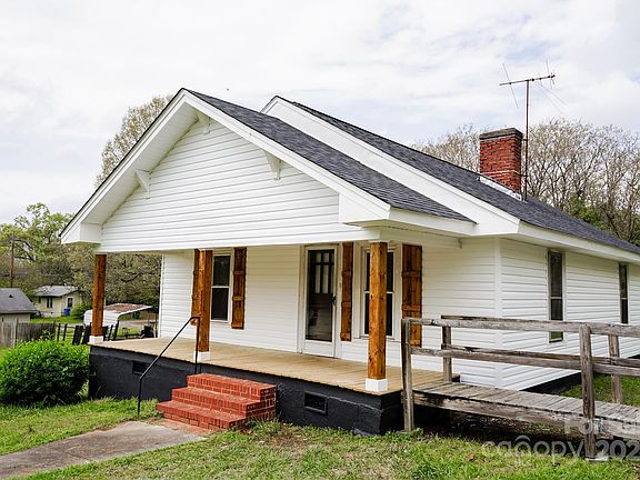 2nd image of 1083 Gibson St