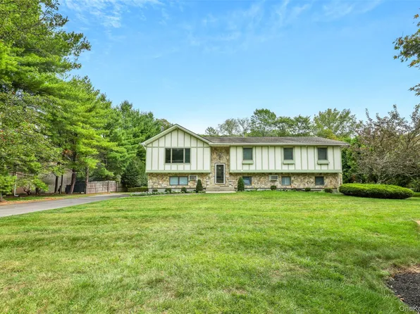 26 Ellington Way, Spring Valley, NY 10977