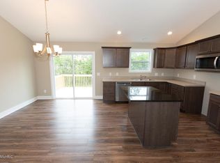 2876 Plover Dr SE, Kentwood, MI 49508