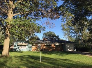 1304 Riverview Rd, Sterling, IL 61081