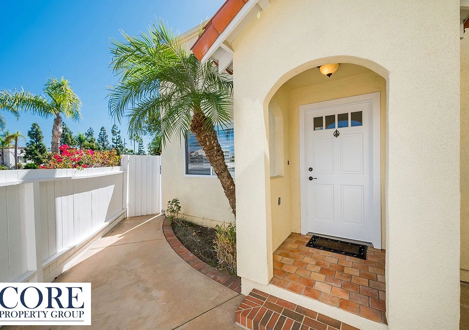 Coronado Village Beauty — Photo 4