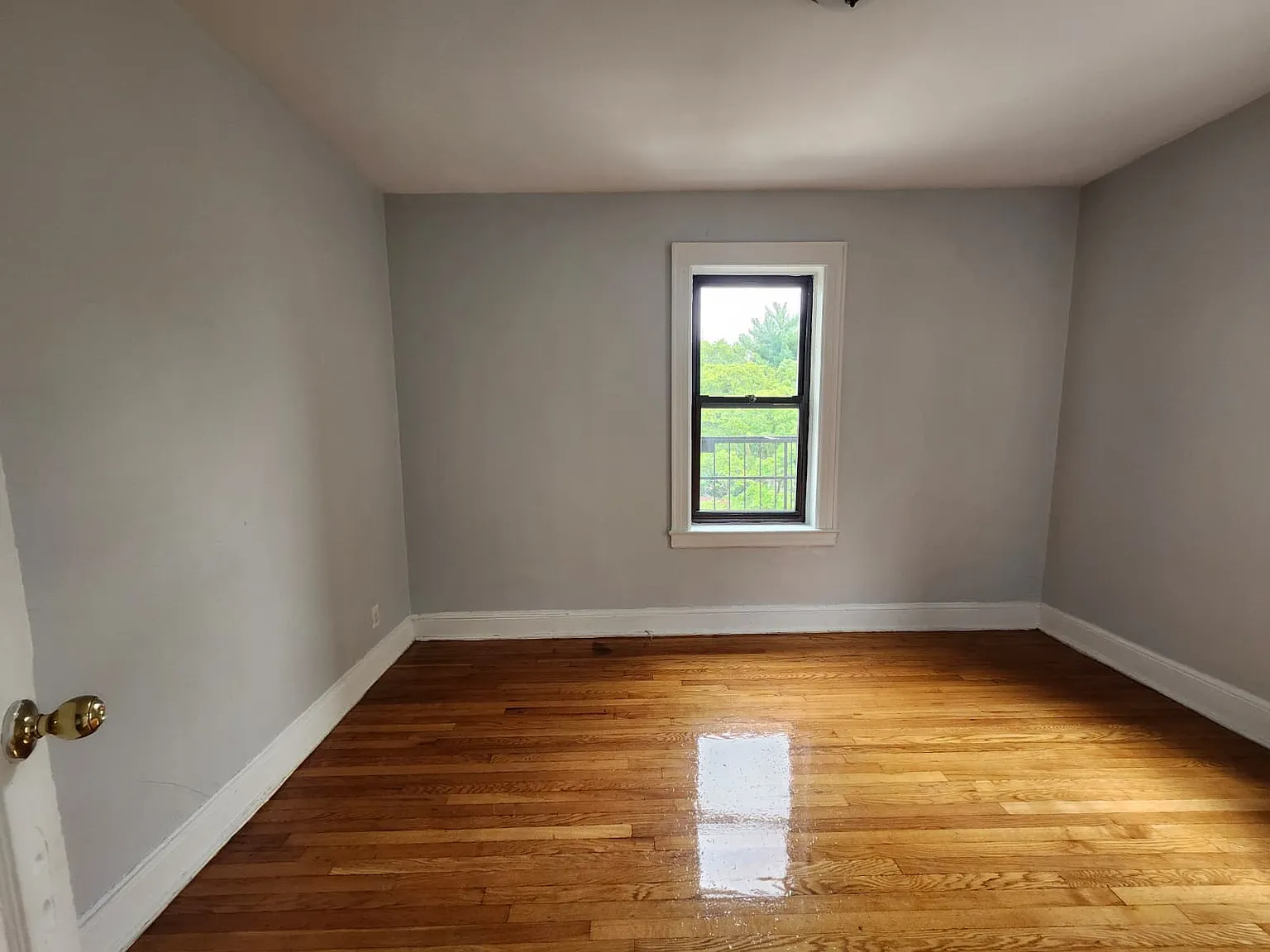 46 Hill St — Photo 3