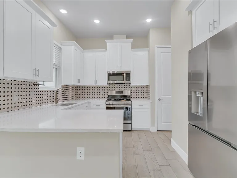 8318 Sunnyhill St — Photo 9