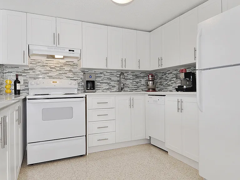 235 Bay St #609 — Photo 4