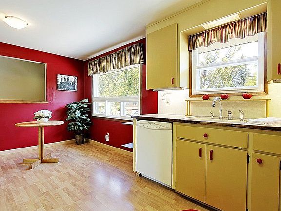 2nd image of 2827 S 135th St