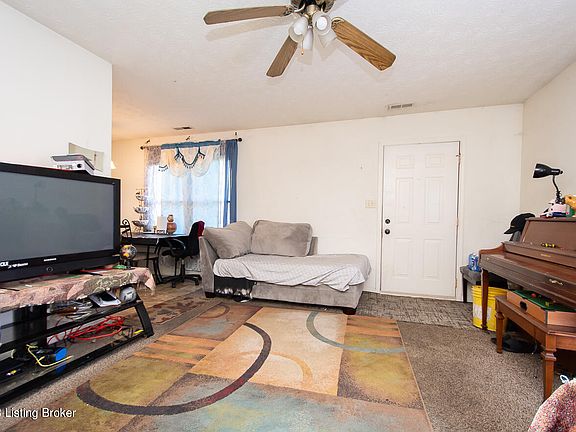 3rd image of 121/123 Gray Hill Ct