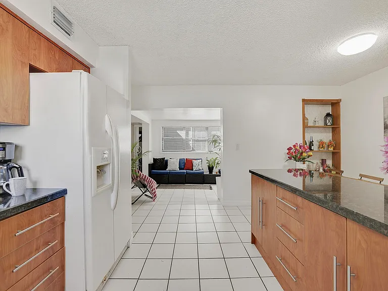 9702 NW 5th Ln #9702 — Photo 8