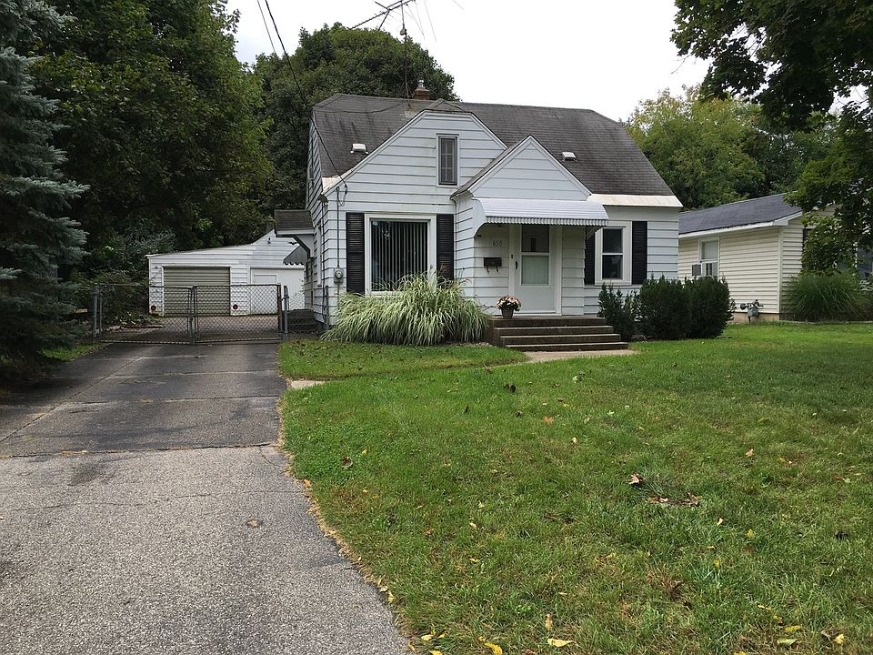 1st image of 658 Wolverine Dr NE