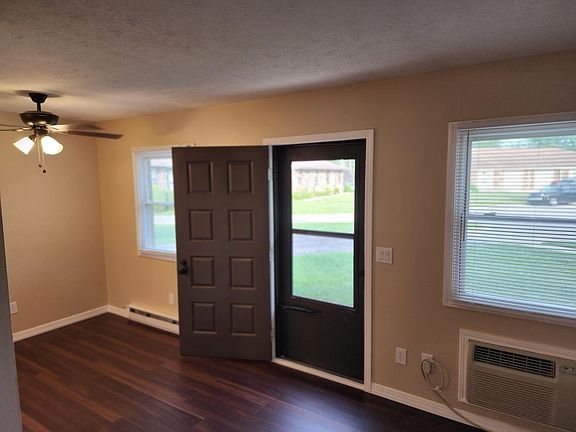 5th image of 4334 Sarah Dr