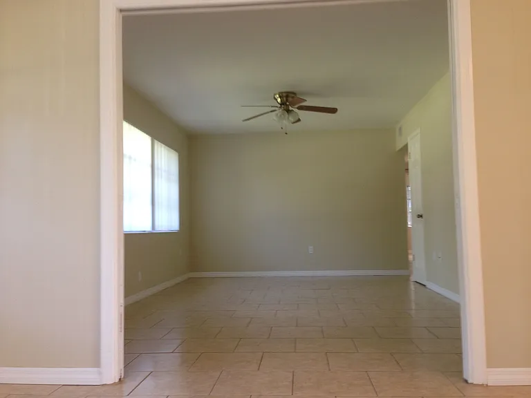2462 Hyde Park St — Photo 8