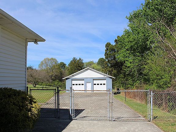3rd image of 3607 Gibson Rd
