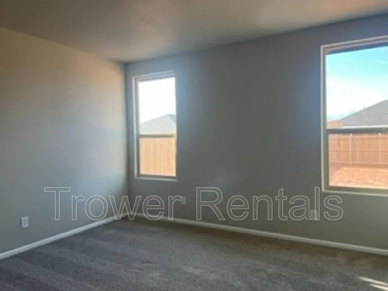 1902 Twin Falls Dr — Photo 15