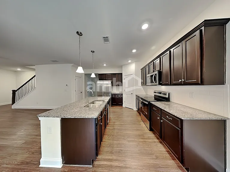 5020 Hudson Valley Dr — Photo 3