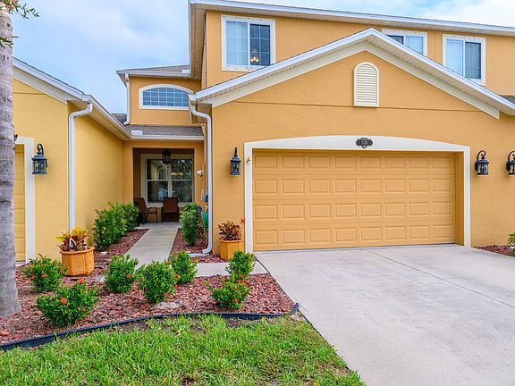 2nd image of 3118 Arden Cir