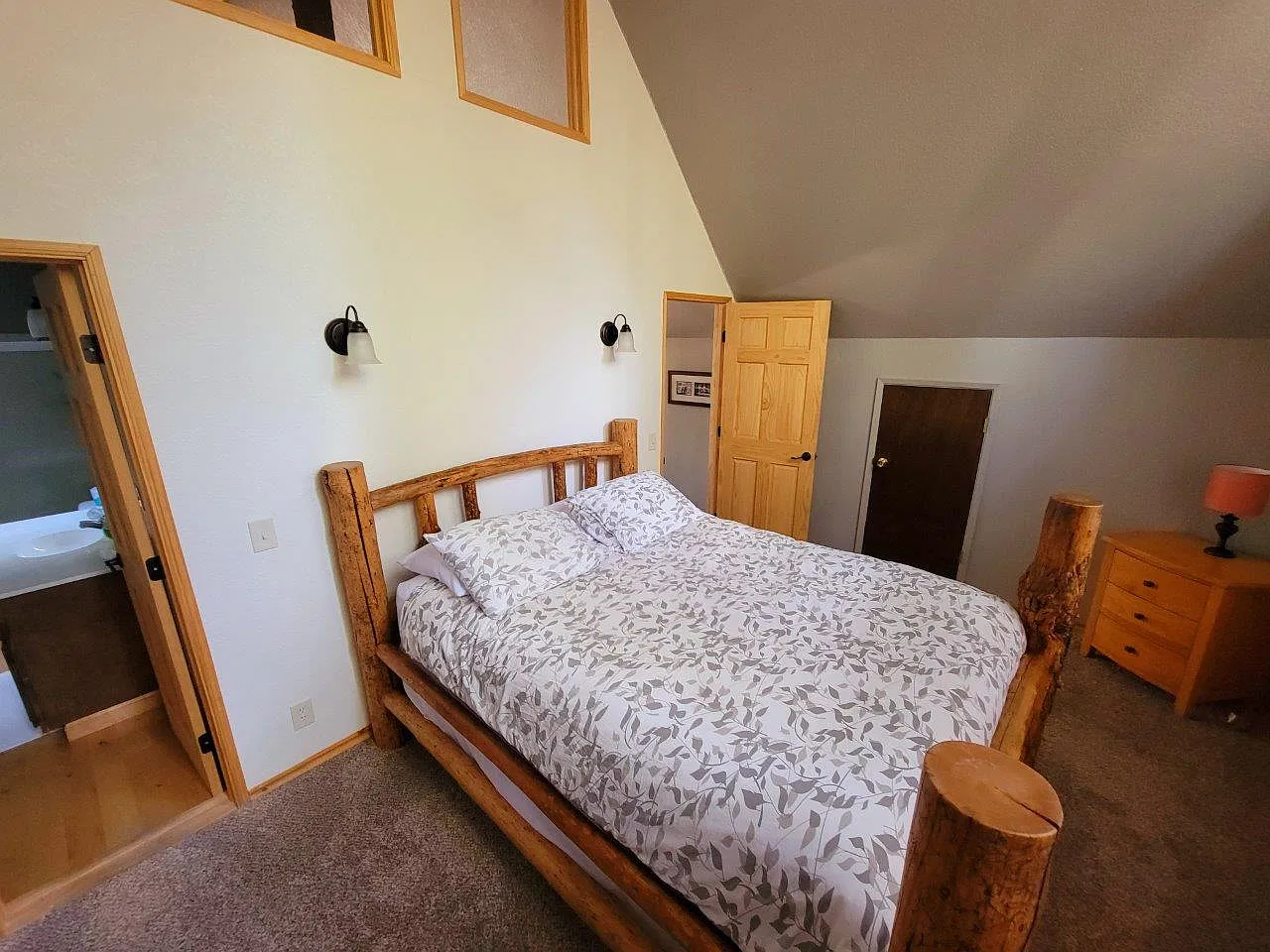 3 bed, 1362 sqft, $3,039 — Photo 3
