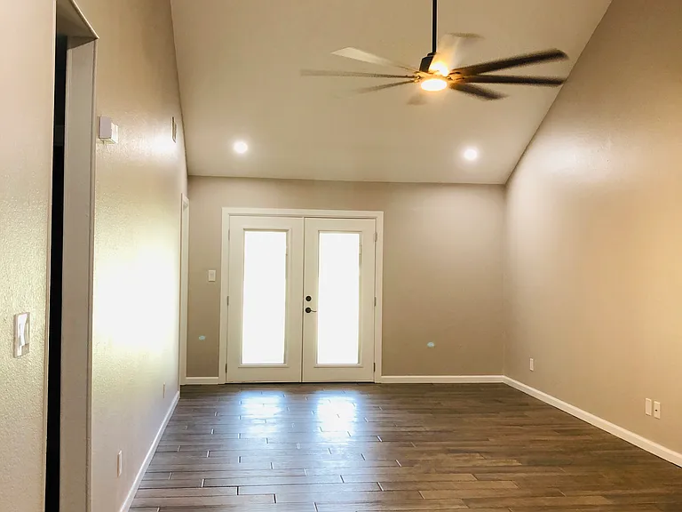 1813 Highland Park Ave — Photo 9