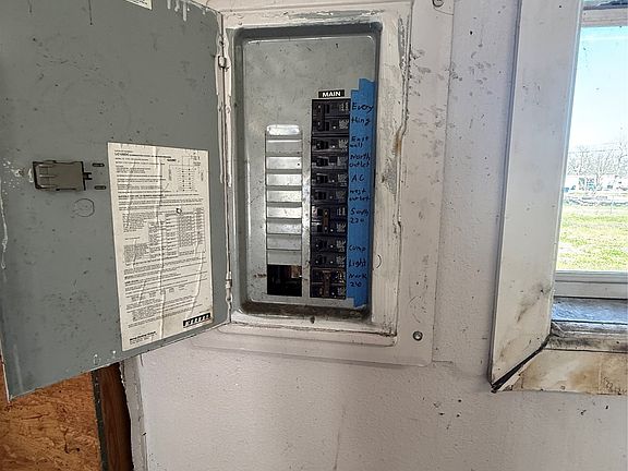 3rd image of 706 W Bushyhead Ave