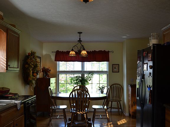 4th image of 329 Palomino Dr