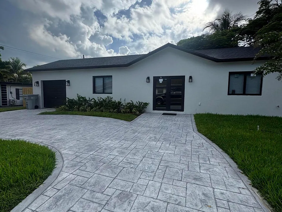 230 NE 14th Ave