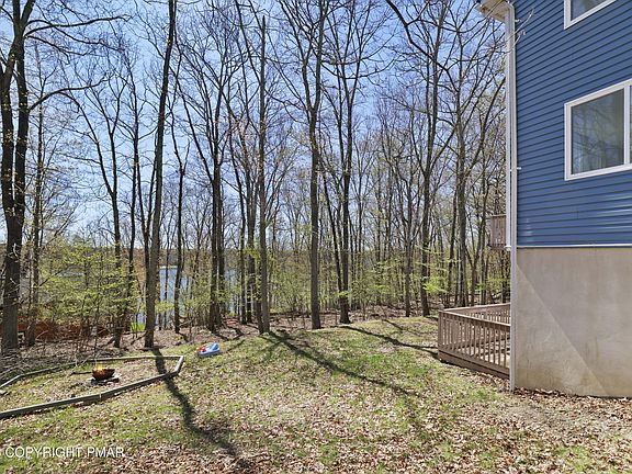 3rd image of 910 Venue Rd E