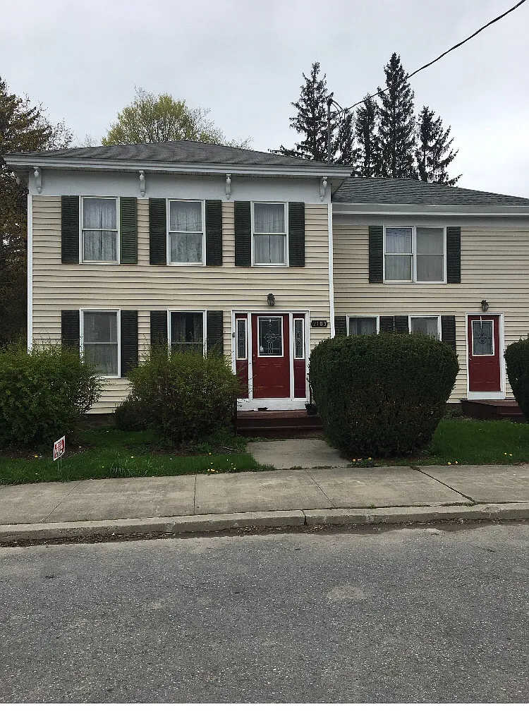 2103 Main St photo 1