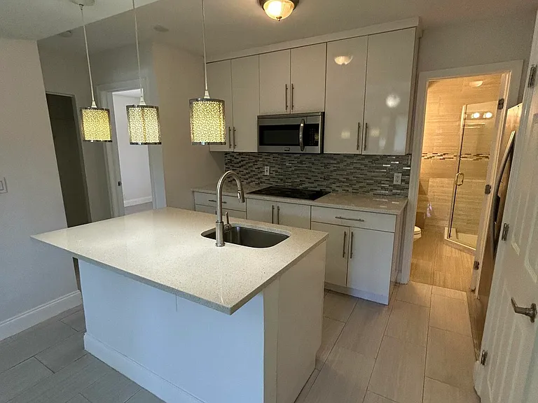 918 NE 15th Ave #4 — Photo 3