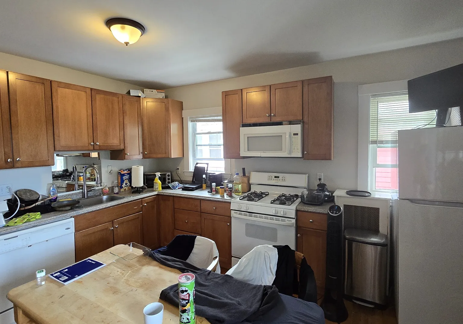 4 bed, $5,600 — Photo 1