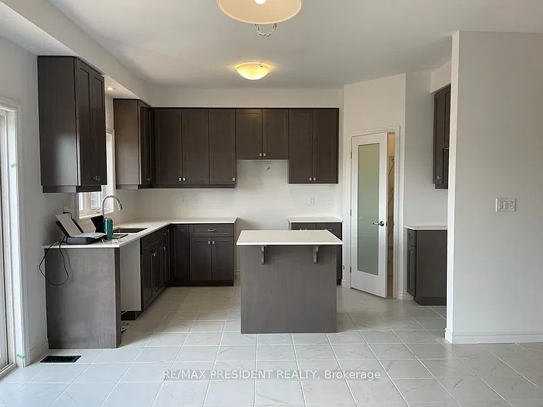 35 Whitton Dr — Photo 7