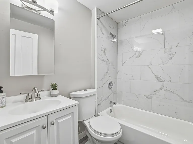 231 Maple St #2 — Photo 2