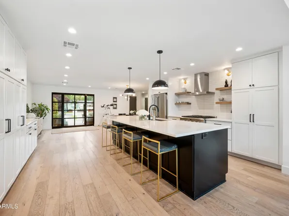 902 W STATE Avenue, Phoenix, AZ 85021