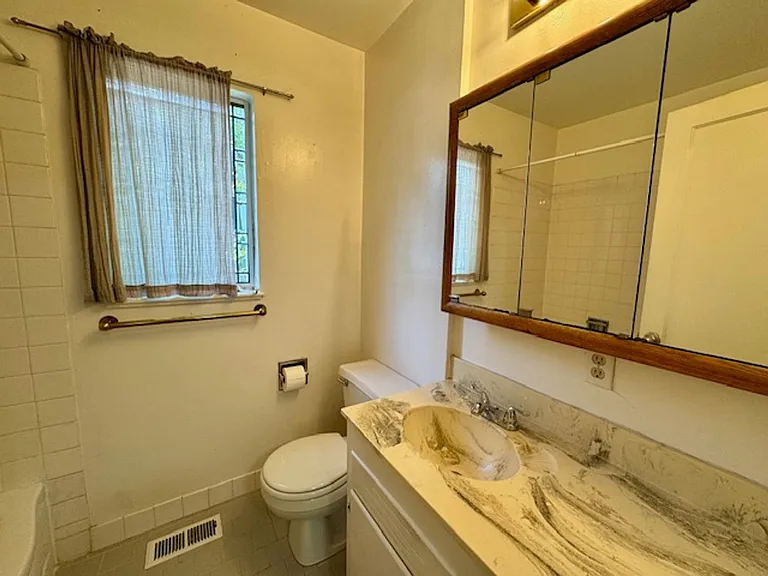 1608 Poplar Dr — Photo 14
