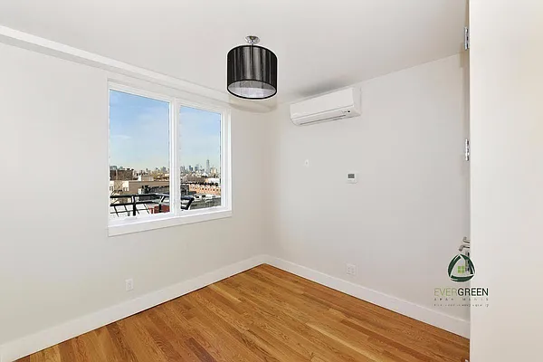 Rented by Evergreen Apartments BK | media 4